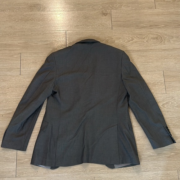 Grey Tailored Suit Brand: Beverly Hills Polo Club Suit Size: 38R Pant Size: 32WR - Picture 5 of 13